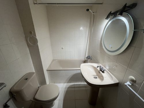 Ref. 451- La volta | Agencia Beltrán | Alquiler apartamentos | Apartamento 2 habitaciones | Parking privado | Baño completo