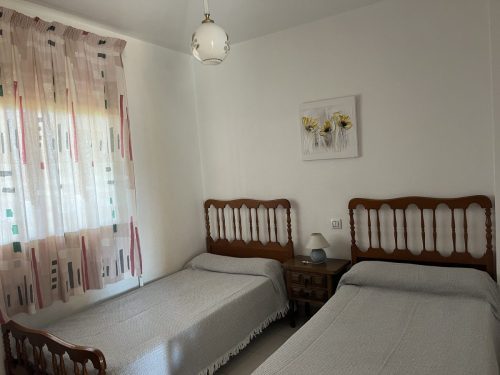 Ref. 451- La volta | Agencia Beltrán | Alquiler apartamentos | Apartamento 2 habitaciones | Habitación con 2 camas 
