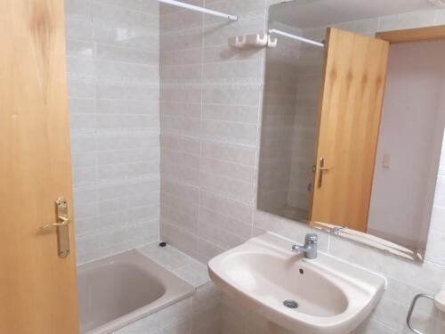 Alquiler apartamentos | Agencia Beltrán | Ref. 460- Residencial Mediterráneo | Piscinas y tenis | Baño completo