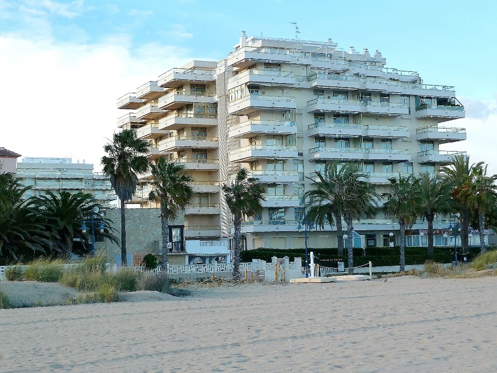 Alquiler apartamentos | Agencia Beltrán | Ref. 461- Residencial Mediterráneo | Piscinas y tenis | Primera línea