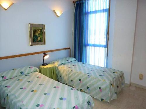 Alquiler apartamentos | Agencia Beltrán | Ref. 461- Residencial Mediterráneo | Piscinas y tenis | Habitación doble