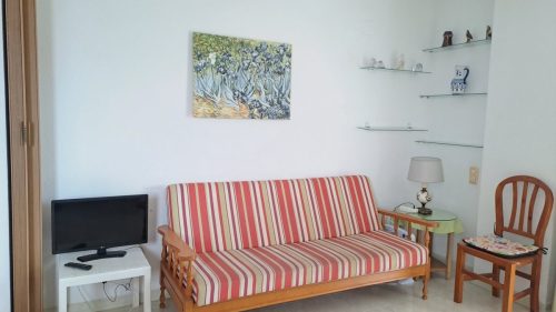 Alquiler apartamentos | Agencia Beltrán | Ref. 461- Residencial Mediterráneo | Piscinas y tenis | Salón comedor con sofá-cama