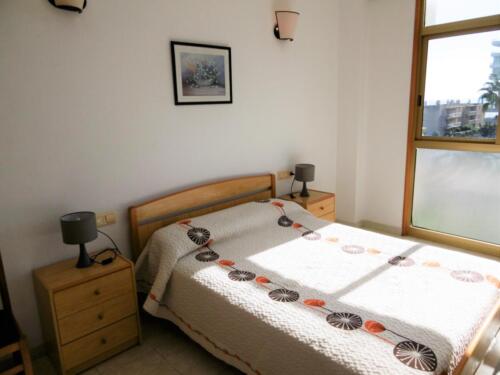 Alquiler apartamentos | Agencia Beltrán | Ref. 462- Residencial Mediterráneo | Piscinas y tenis | Habitación con cama doble