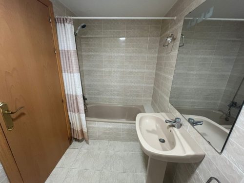 Alquiler apartamentos | Agencia Beltrán | Ref. 462- Residencial Mediterráneo | Piscinas y tenis | Baño completo