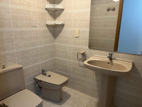Alquiler apartamentos | Agencia Beltrán | Ref. 463- Residencial Mediterráneo | Piscinas y tenis | Baño