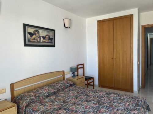 Alquiler apartamentos | Agencia Beltrán | Ref. 463- Residencial Mediterráneo | Piscinas y tenis | Habitación matrimonio
