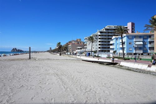 Alquiler apartamentos | Agencia Beltrán | Ref. 470- Barramundi | Piscina y parking | Primera línea | Buena situación