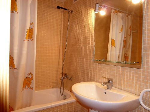 Alquiler apartamentos | Agencia Beltrán | Ref. 470- Barramundi | Piscina y parking | Primera línea | Baño