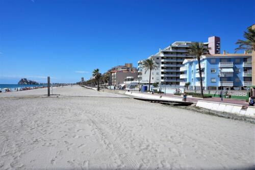 Alquiler apartamentos | Agencia Beltrán | Ref. 471- Barramundi | Piscina y parking | Primera línea directa de playa