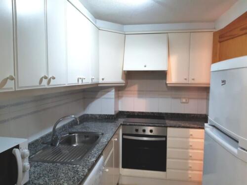 Alquiler apartamentos | Agencia Beltrán | Ref. 474- Picasso | Piscina y parking | Primera línea | Cocina vitro