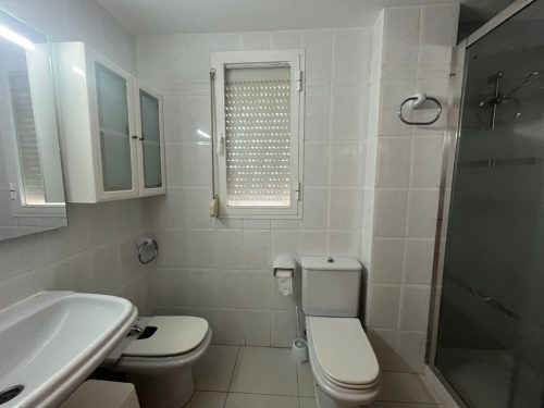 Alquiler apartamentos | Agencia Beltrán | Ref. 474- Picasso | Piscina y parking | Primera línea | Baño ducha