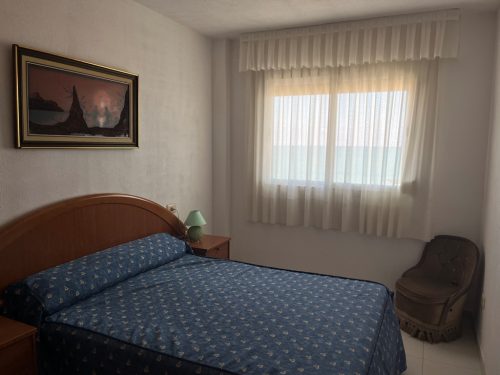 Alquiler apartamentos | Agencia Beltrán | Ref. 474- Picasso | Piscina y parking | Primera línea | Habitación doble