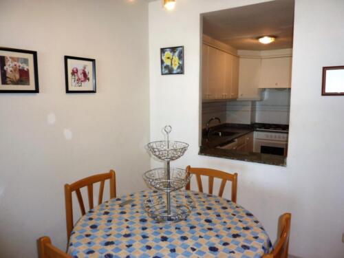 Alquiler apartamentos | Agencia Beltrán | Ref. 474- Picasso | Piscina y parking | Primera línea | Comedor cocina