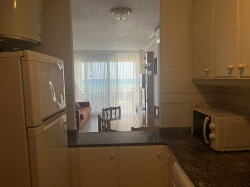 Alquiler apartamentos | Agencia Beltrán | Ref. 474- Picasso | Piscina y parking | Primera línea | Cocina americana