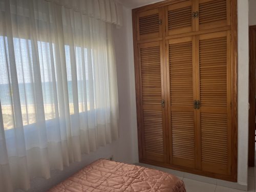 Alquiler apartamentos | Agencia Beltrán | Ref. 474- Picasso | Piscina y parking | Primera línea | Habitación doble