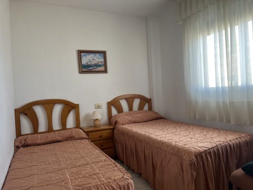 Alquiler apartamentos | Agencia Beltrán | Ref. 474- Picasso | Piscina y parking | Primera línea | Habitación doble