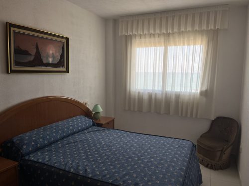 Alquiler apartamentos | Agencia Beltrán | Ref. 474- Picasso | Piscina y parking | Primera línea | Habitación doble