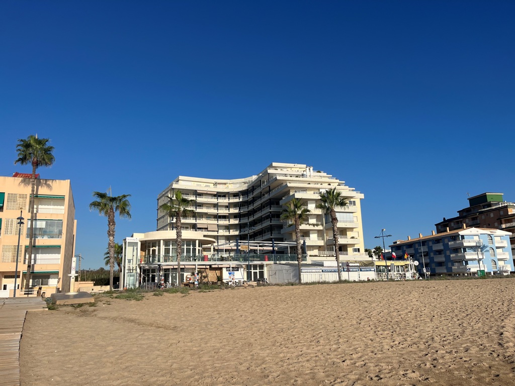 Alquiler apartamentos | Agencia Beltrán | Ref. 476- Picasso | Piscina y parking | Primera línea