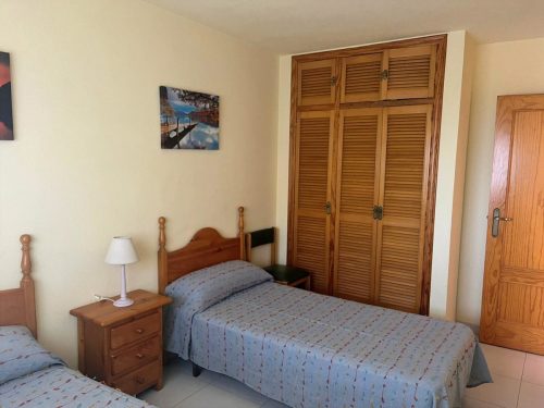 Alquiler apartamentos | Agencia Beltrán | Ref. 476- Picasso | Piscina y parking | Primera línea | Habitación principal