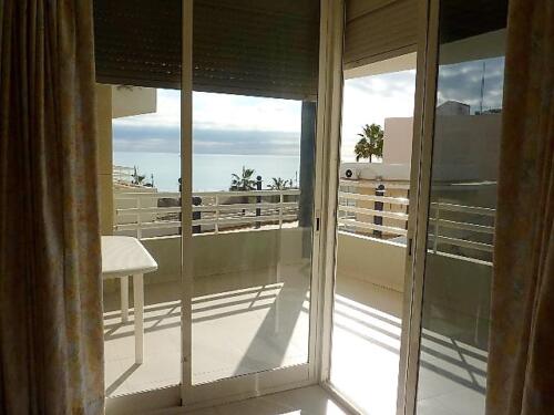 Alquiler apartamentos | Agencia Beltrán | Ref. 474- Picasso | Piscina y parking | Primera línea | Vistas al mar
