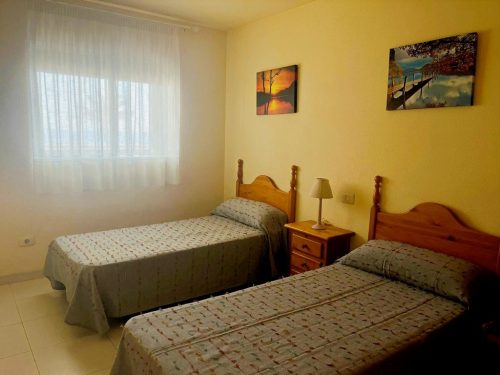 Alquiler apartamentos | Agencia Beltrán | Ref. 476- Picasso | Piscina y parking | Primera línea | Habitación principal