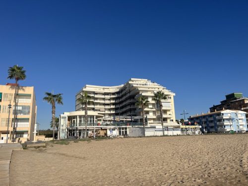 Alquiler apartamentos | Agencia Beltrán | Ref. 476- Picasso | Piscina y parking | Primera línea