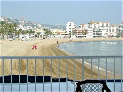 Alquiler apartamentos | Agencia Beltrán | Apartamentos Marcelino | Ref. 501 | Centro | Primera línea de playa | Terraza vistas al mar