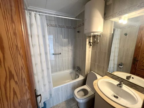 Alquiler apartamentos | Agencia Beltrán | Apartamentos Marcelino | Ref. 502 | Centro | Primera línea de playa | Baño