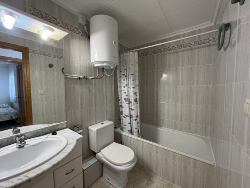 Alquiler apartamentos | Agencia Beltrán | Apartamentos Marcelino | Ref. 503 | Centro | Primera línea de playa  | Baño completo