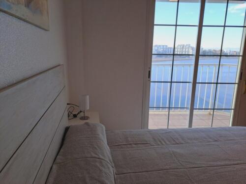 Alquiler apartamentos | Agencia Beltrán | Apartamentos Marcelino | Ref. 503 | Centro | Vista al mar desde la cama