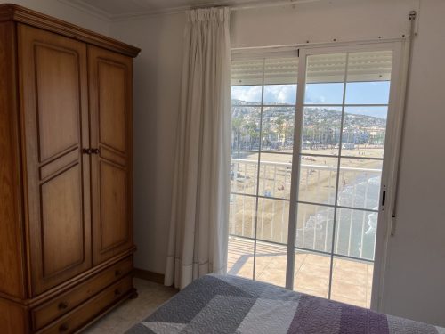 Alquiler apartamentos | Agencia Beltrán | Apartamentos Marcelino | Ref. 504 | Centro | Primera línea de playa | Habitación con balcón