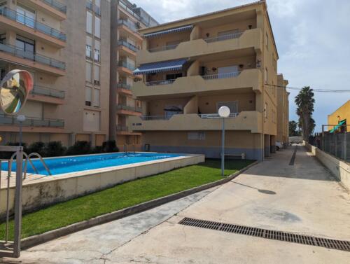 Alquiler apartamentos | Agencia Beltrán | Ref. 508 Los corales | Primera línea de playa | Piscina y parking | Piscina y parking