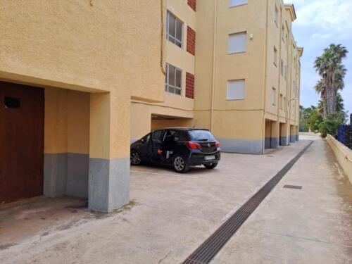 Alquiler apartamentos | Agencia Beltrán | Ref. 508 Los corales | Primera línea de playa | Piscina y parking | Parking