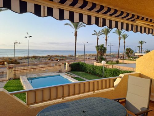 Alquiler apartamentos | Agencia Beltrán | Ref. 508 Los corales | Primera línea de playa | Piscina y parking | Terraza