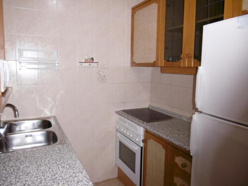 Agencia Beltrán | Alquiler apartamentos | Peñiscola Azahar | Ref. 585 | Urbanización con piscina | Cocina completa