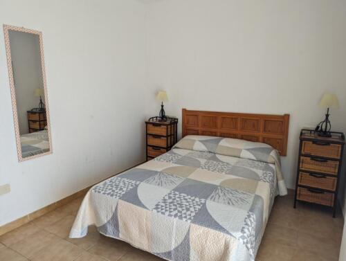 Alquiler apartamentos | Agencia Beltrán | Peñiscola azahar | Ref. 587 | Urbanización con piscina | Habitación matrimonio