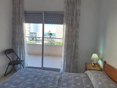 Alquiler apartamentos | Agencia Beltrán | Peñiscola azahar | Ref. 588 | Urbanización con piscina | Parking | Dormitorio principal
