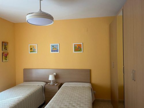 Ref. 721 | Apartamento Marina Park | Benicarló | Terraza a la plaza ajardinada | Piscina en urbanización | Dormitorio doble