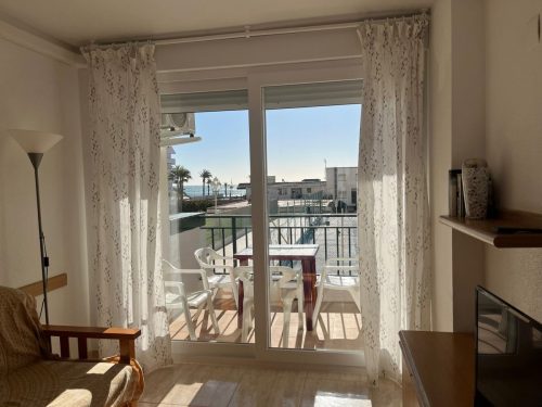 Alquiler apartamentos | Agencia Beltrán | Peñiscola playa ref. 811 | Urbanización con piscina | Centro de Peñiscola | Terraza | Aire acondicionado