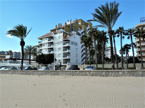 Peñiscola playa | Ref. 814 | Primera linea de playa | Terraza vista al mar y al castillo | Piscina y tenis