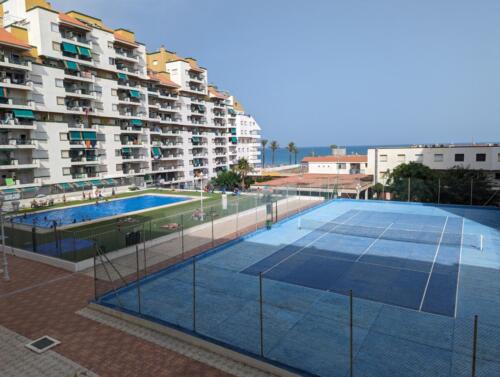 Alquiler apartamentos | Agencia Beltrán | Peñiscola playa ref. 815 | Urbanización con piscina | Centro de Peñiscola | Piscina y pista de tenis