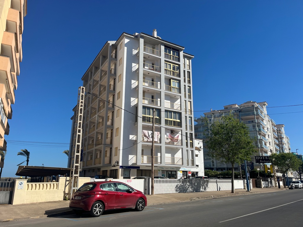 Alquiler apartamentos | Agencia Beltrán | Ref. 829- Peñíscola 1 | Primera línea de playa | Terraza