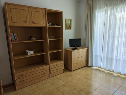 Alquiler apartamentos | Agencia Beltrán | Ref. 829- Peñíscola 1 | Primera línea de playa | Salón con televisión